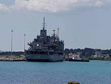 Πολεμικά πλοία από την Ινδία στο λιμάνι της Σούδας (φωτό)